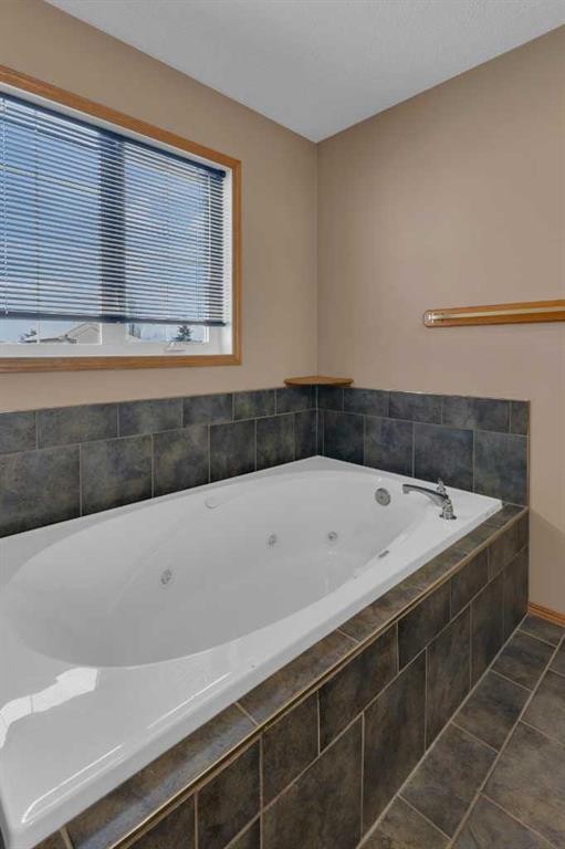 111 Hillview Road, Strathmore, AB - Indoor Photo Showing Bathroom