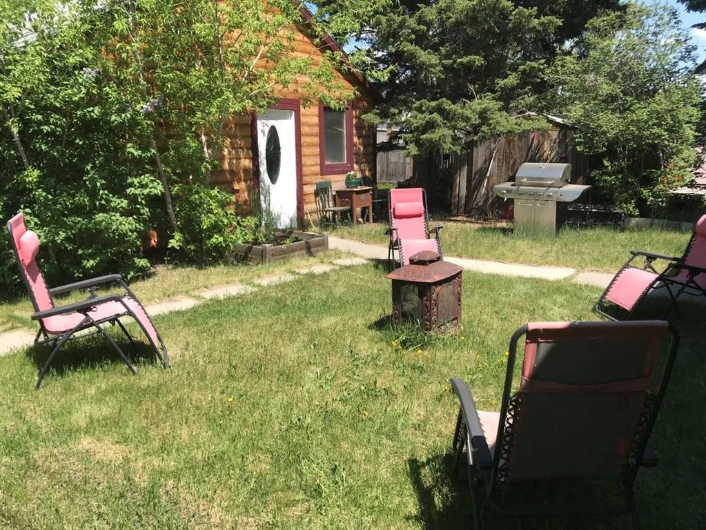 6424 32 Avenue Nw, Calgary, AB - Outdoor