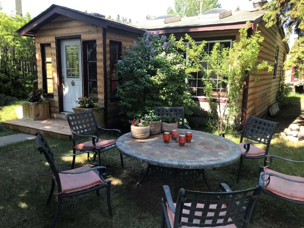 6424 32 Avenue Nw, Calgary, AB - Outdoor With Deck Patio Veranda