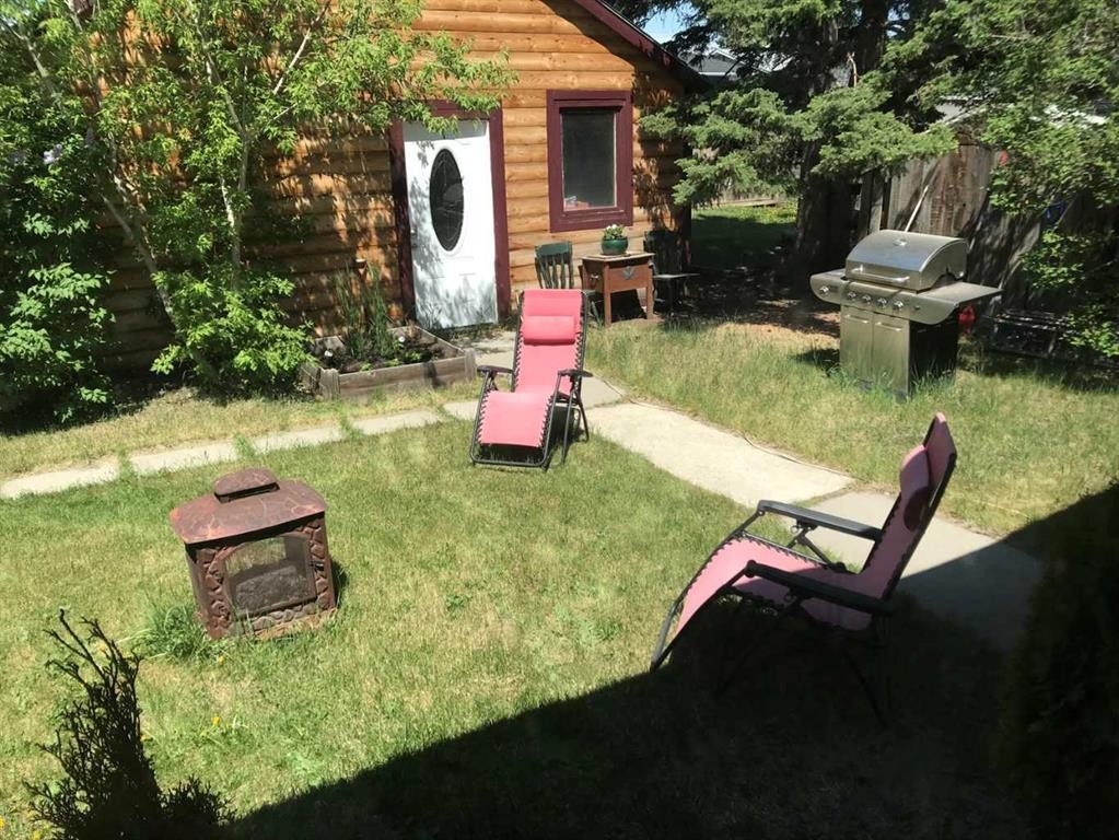 6424 32 Avenue Nw, Calgary, AB - Outdoor