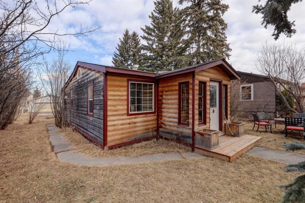 6424 32 Avenue Nw, Calgary, AB - Outdoor