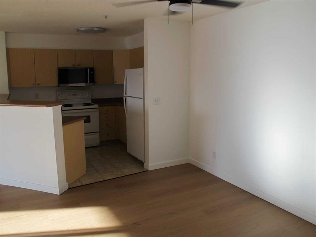 1117-12 Cimarron Common, Okotoks, AB - Indoor Photo Showing Kitchen
