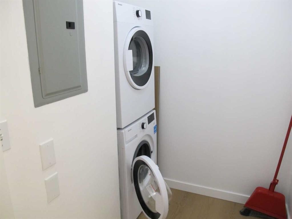 1117-12 Cimarron Common, Okotoks, AB - Indoor Photo Showing Laundry Room