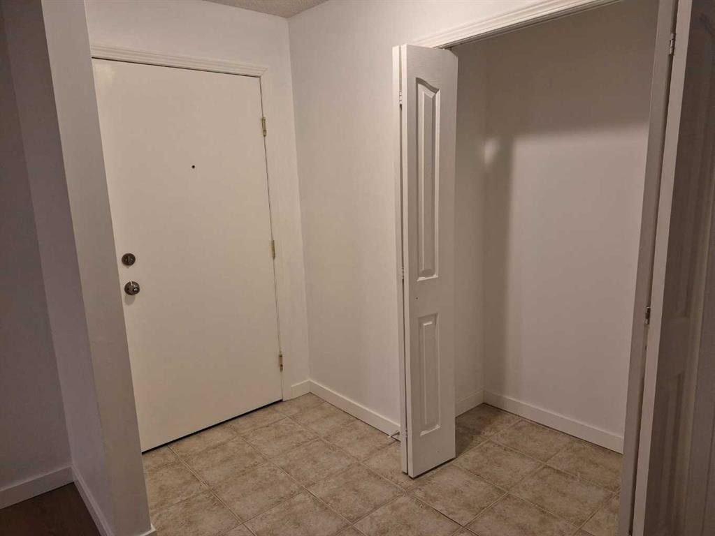 1117-12 Cimarron Common, Okotoks, AB - Indoor Photo Showing Other Room