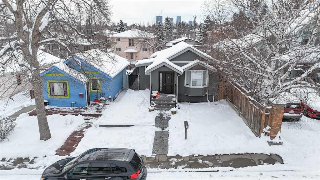129 30 Avenue Nw, Calgary, AB - Outdoor With Facade