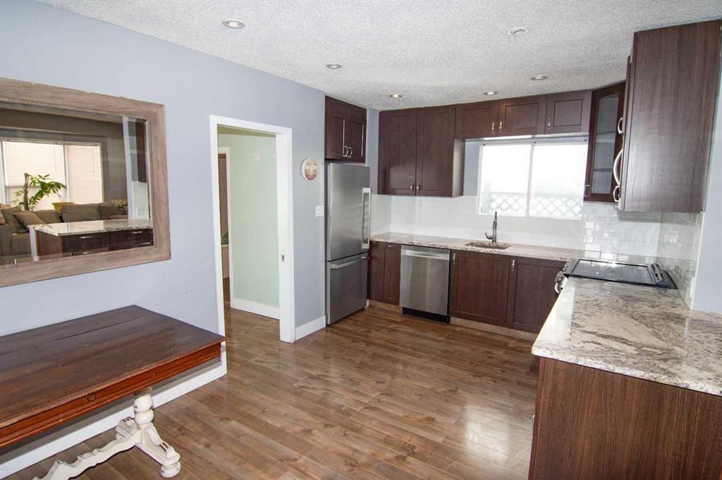129 30 Avenue Nw, Calgary, AB - Indoor Photo Showing Kitchen