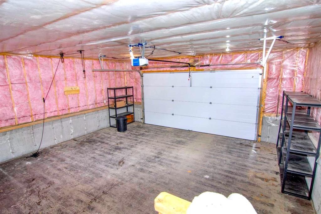129 30 Avenue Nw, Calgary, AB - Indoor Photo Showing Garage