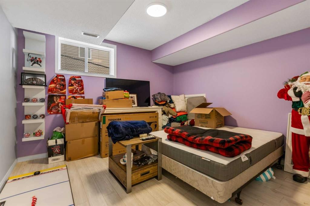 328 Rainbow Falls Way, Chestermere, AB - Indoor Photo Showing Bedroom