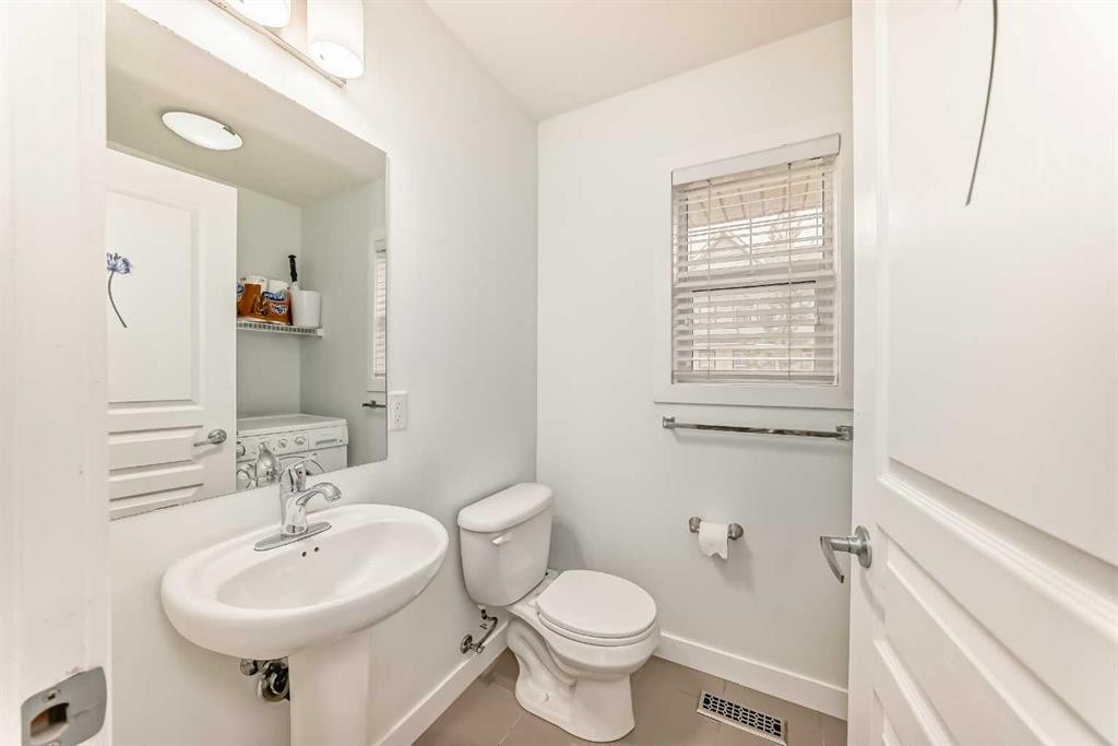 119 Panatella Hill Nw, Calgary, AB - Indoor Photo Showing Bathroom