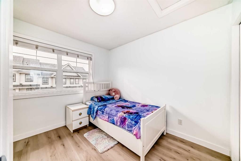 119 Panatella Hill Nw, Calgary, AB - Indoor Photo Showing Bedroom