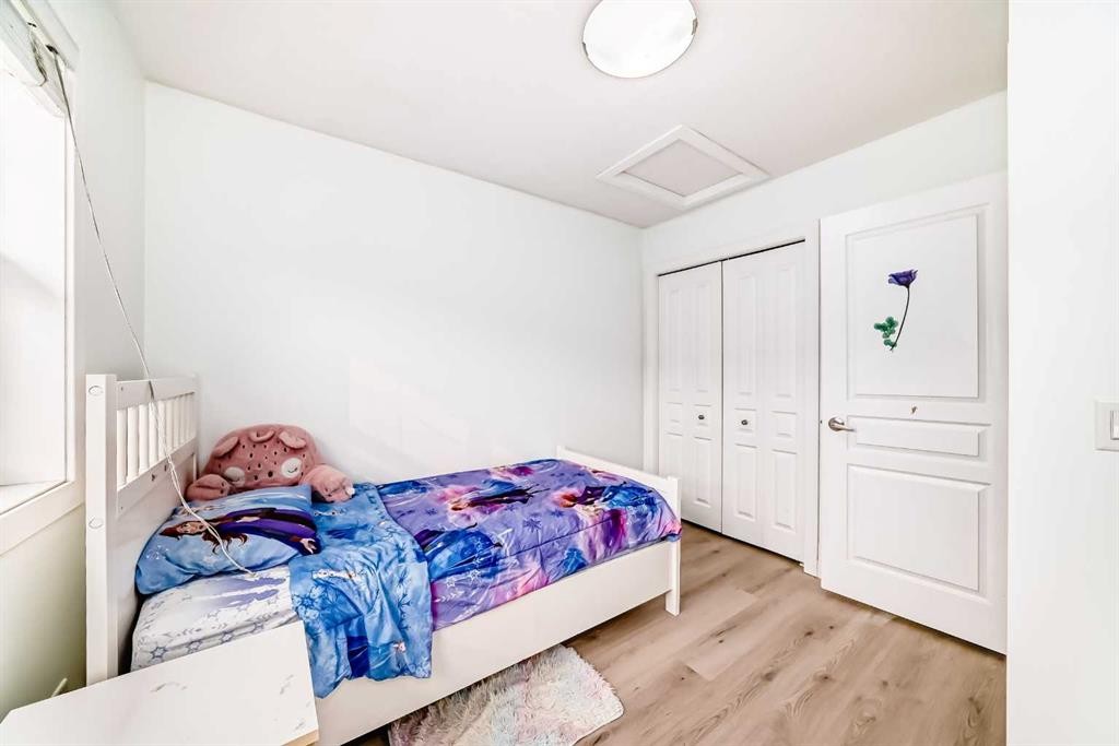 119 Panatella Hill Nw, Calgary, AB - Indoor Photo Showing Bedroom