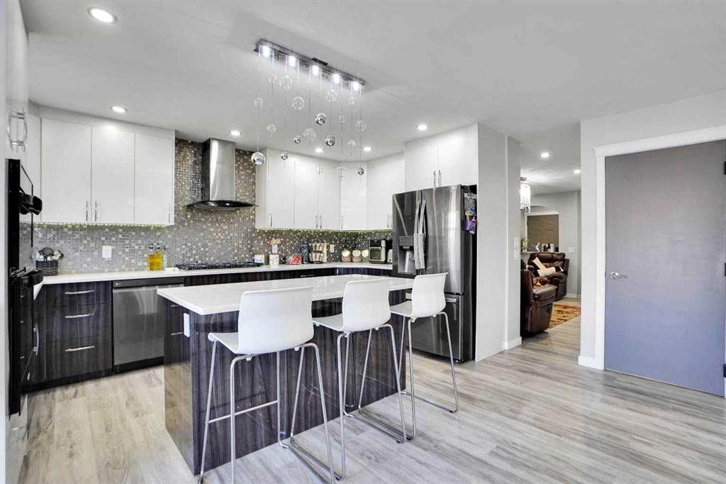 91 Copperstone Gate Se, Calgary, AB - Indoor Photo Showing Kitchen With Upgraded Kitchen