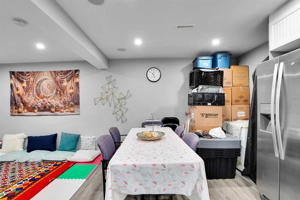 91 Copperstone Gate Se, Calgary, AB - Indoor Photo Showing Dining Room