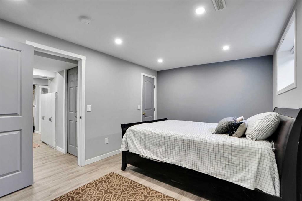 91 Copperstone Gate Se, Calgary, AB - Indoor Photo Showing Bedroom