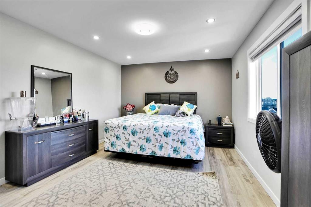 91 Copperstone Gate Se, Calgary, AB - Indoor Photo Showing Bedroom
