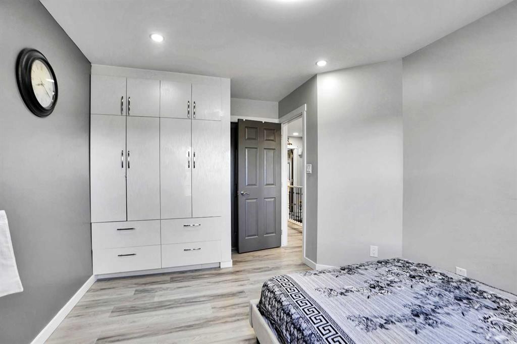 91 Copperstone Gate Se, Calgary, AB - Indoor Photo Showing Bedroom