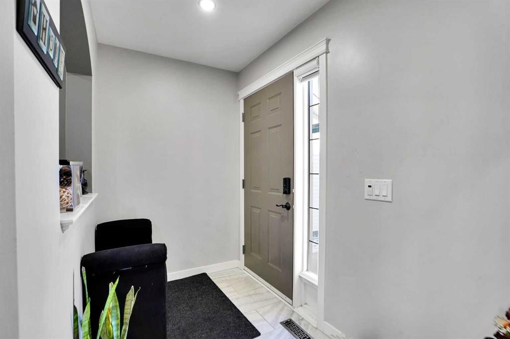 91 Copperstone Gate Se, Calgary, AB - Indoor Photo Showing Other Room