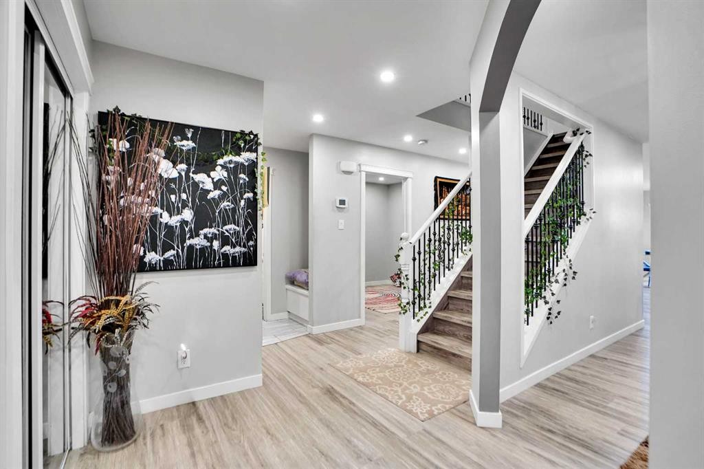 91 Copperstone Gate Se, Calgary, AB - Indoor Photo Showing Other Room