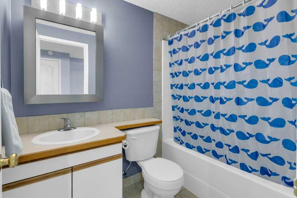 11185 Hidden Valley Drive Nw, Calgary, AB - Indoor Photo Showing Bathroom