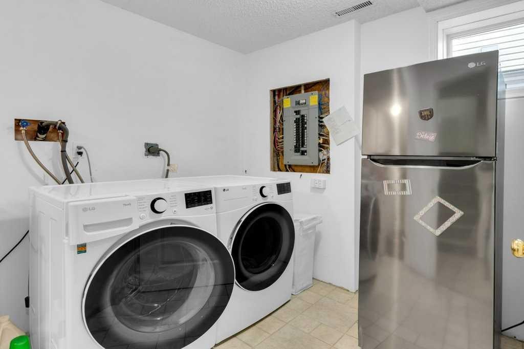 11185 Hidden Valley Drive Nw, Calgary, AB - Indoor Photo Showing Laundry Room