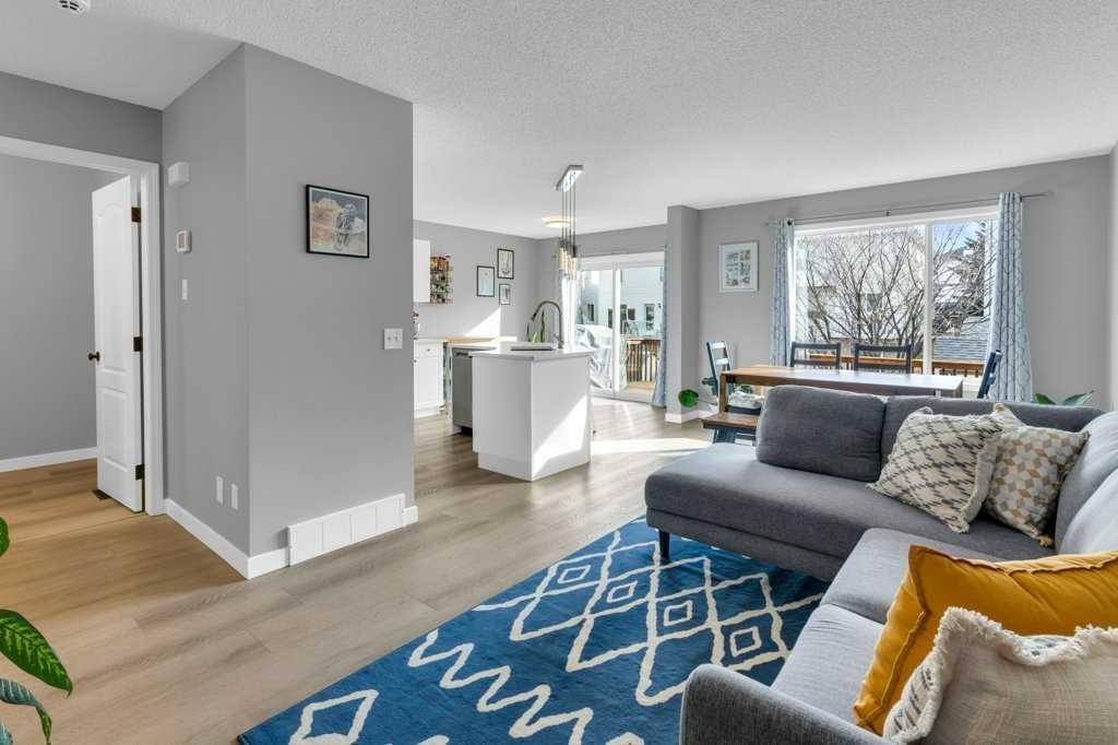 11185 Hidden Valley Drive Nw, Calgary, AB - Indoor Photo Showing Living Room