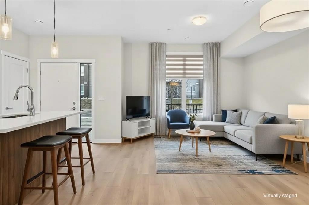 203-400 Belmont Street Sw, Calgary, AB - Indoor Photo Showing Living Room