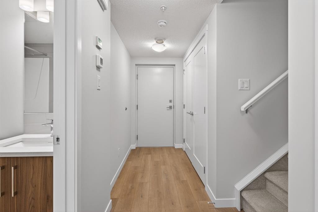 203-400 Belmont Street Sw, Calgary, AB - Indoor Photo Showing Other Room