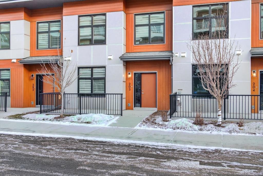 203-400 Belmont Street Sw, Calgary, AB - Outdoor