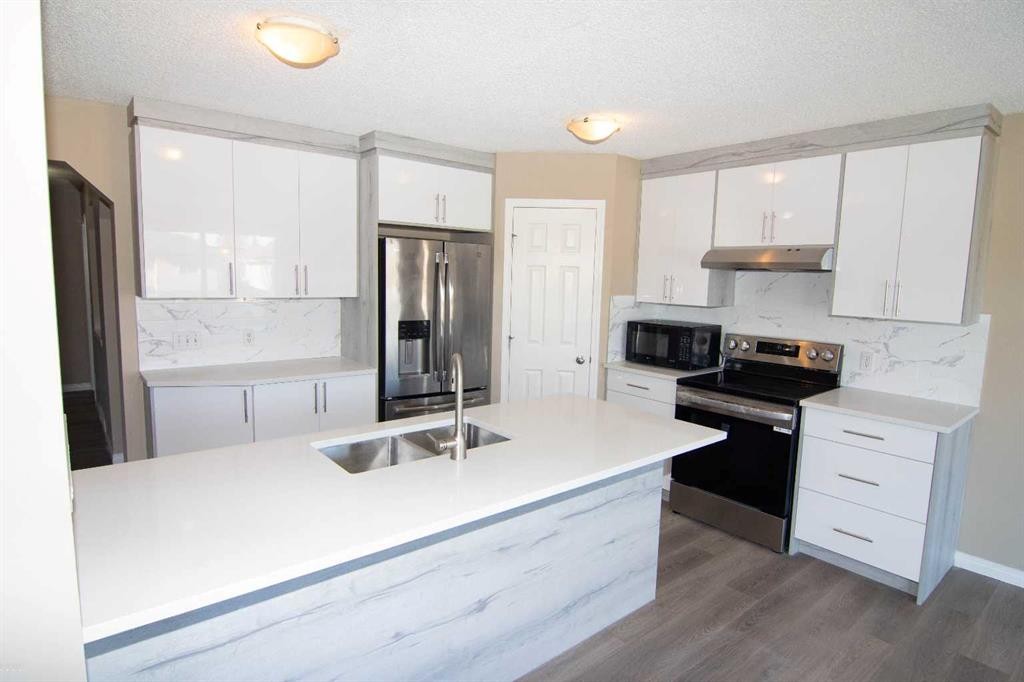 24 Panamount Lane Nw, Calgary, AB - Indoor Photo Showing Kitchen With Double Sink