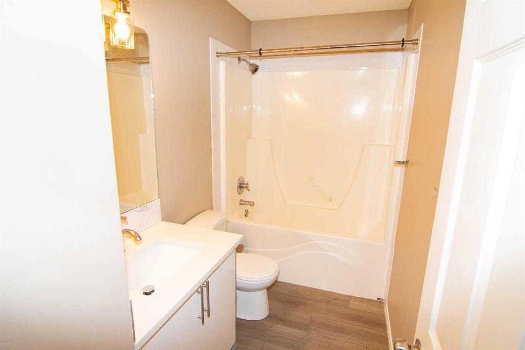 24 Panamount Lane Nw, Calgary, AB - Indoor Photo Showing Bathroom
