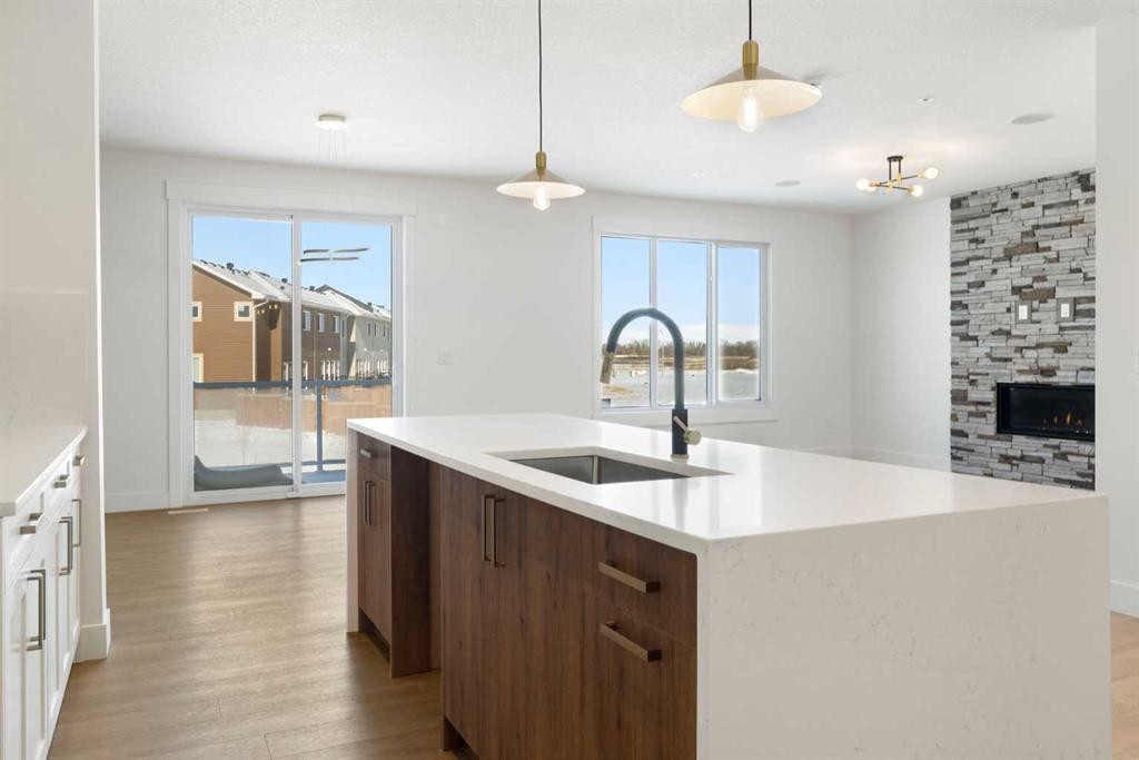 65 Lakes Estates Circle, Strathmore, AB - Indoor Photo Showing Kitchen With Upgraded Kitchen