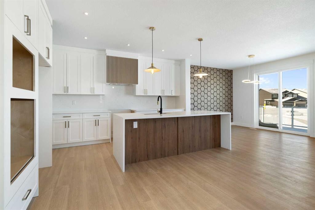 65 Lakes Estates Circle, Strathmore, AB - Indoor Photo Showing Kitchen With Upgraded Kitchen