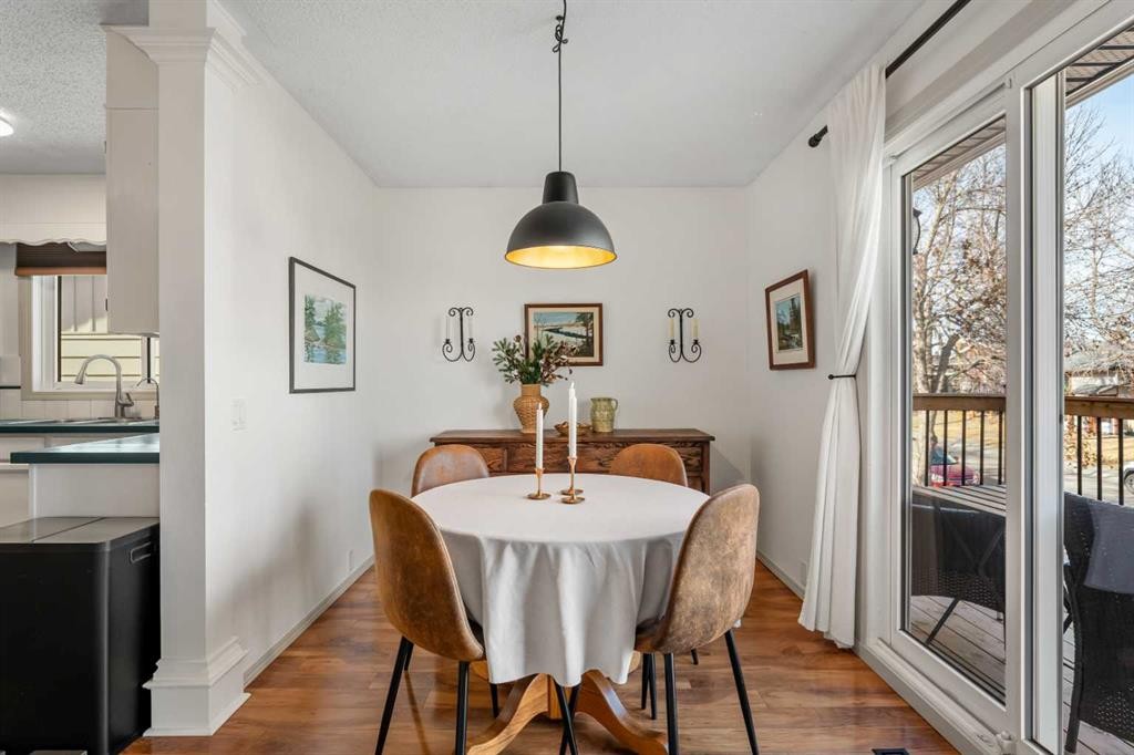 51 Berwick Hill Nw, Calgary, AB - Indoor Photo Showing Dining Room