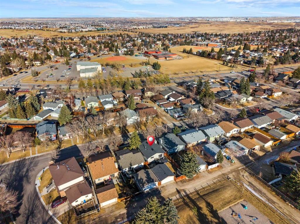 51 Berwick Hill Nw, Calgary, AB - Outdoor With View