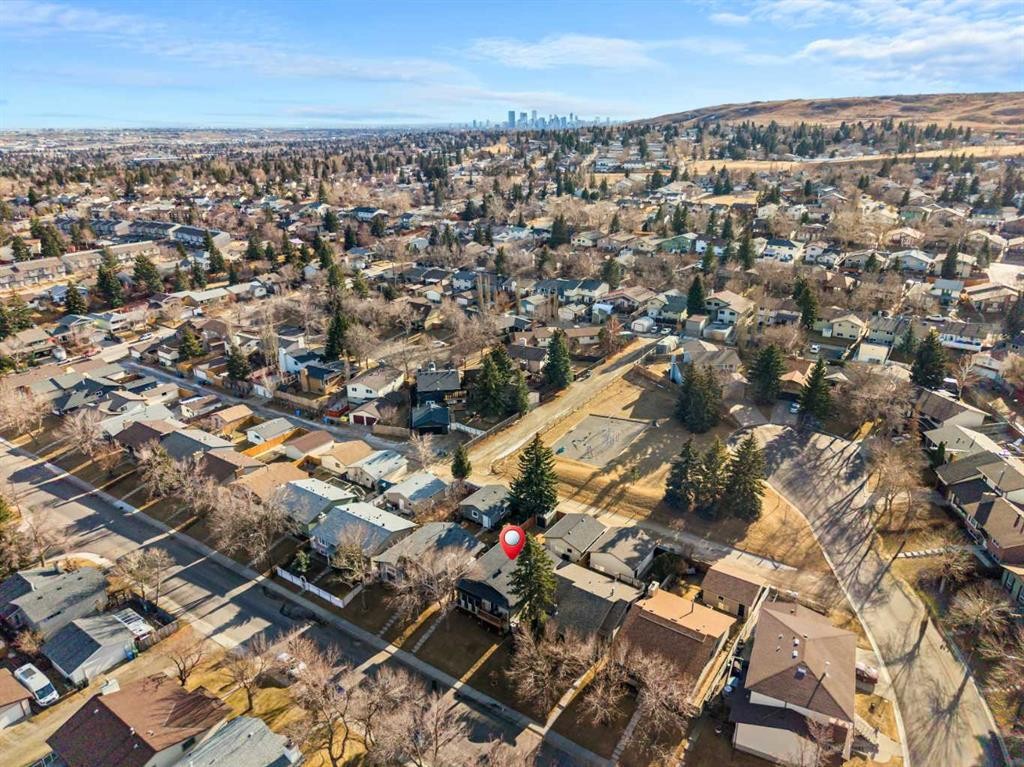 51 Berwick Hill Nw, Calgary, AB - Outdoor With View