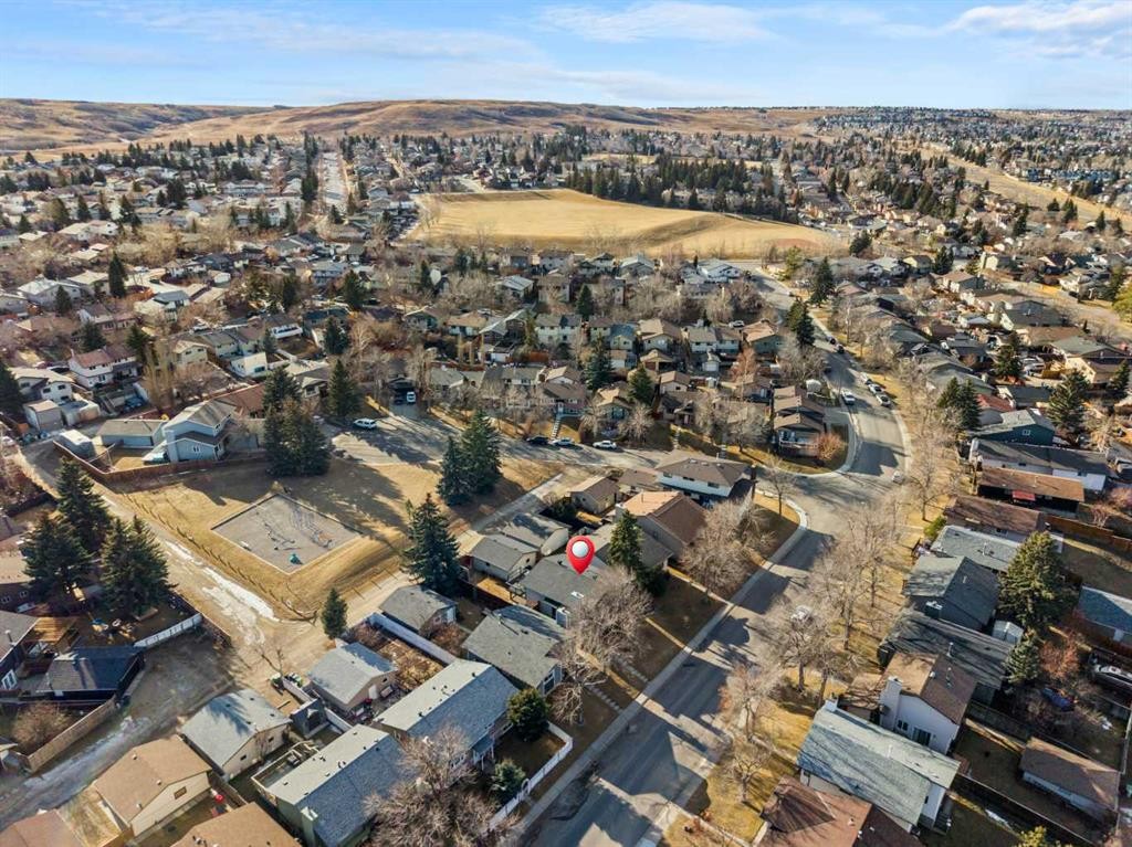 51 Berwick Hill Nw, Calgary, AB - Outdoor With View