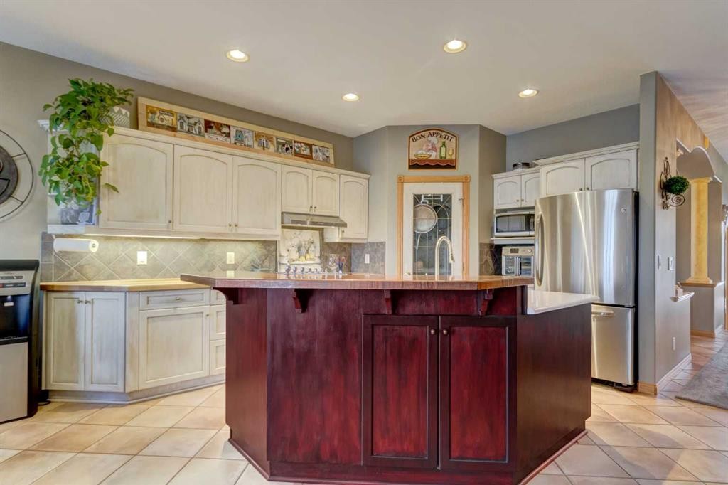 533 Highwood Drive, Longview, AB - Indoor Photo Showing Kitchen