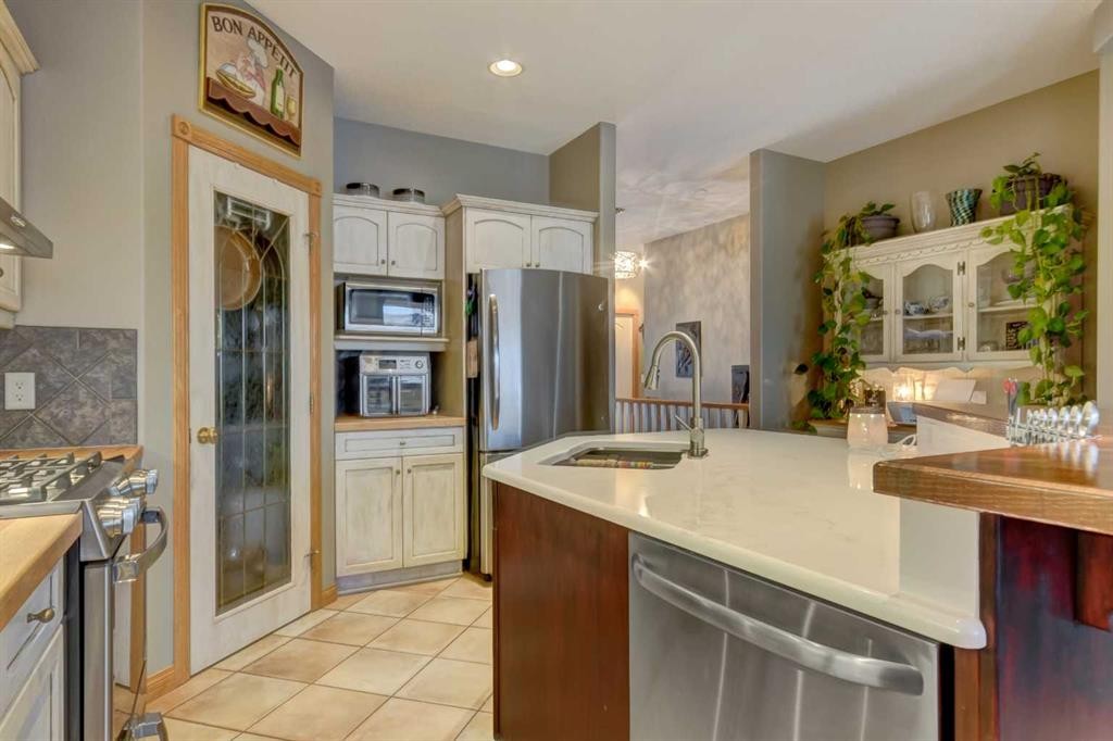 533 Highwood Drive, Longview, AB - Indoor Photo Showing Kitchen With Double Sink