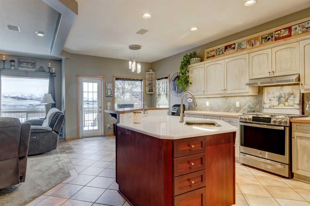 533 Highwood Drive, Longview, AB - Indoor Photo Showing Kitchen