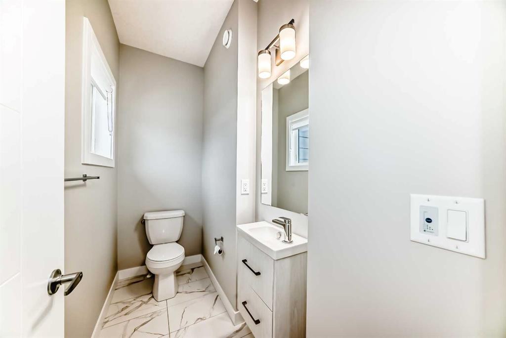 112 Evanscrest Square Nw, Calgary, AB - Indoor Photo Showing Bathroom