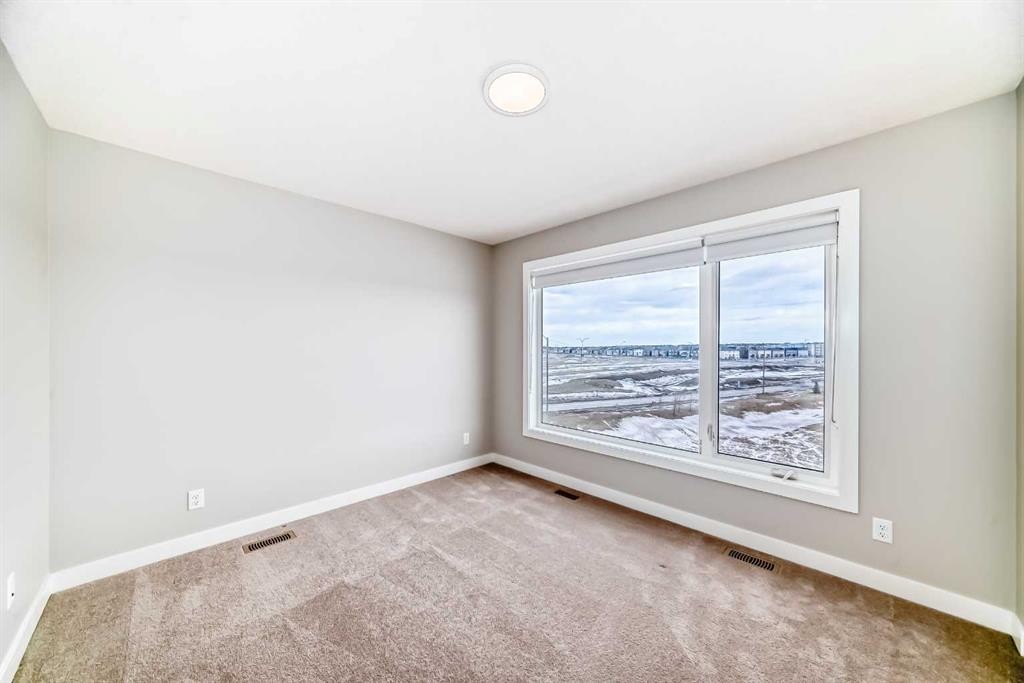 112 Evanscrest Square Nw, Calgary, AB - Indoor Photo Showing Other Room