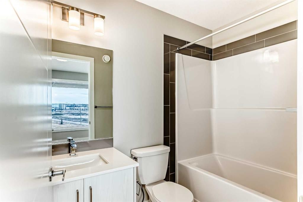 112 Evanscrest Square Nw, Calgary, AB - Indoor Photo Showing Bathroom