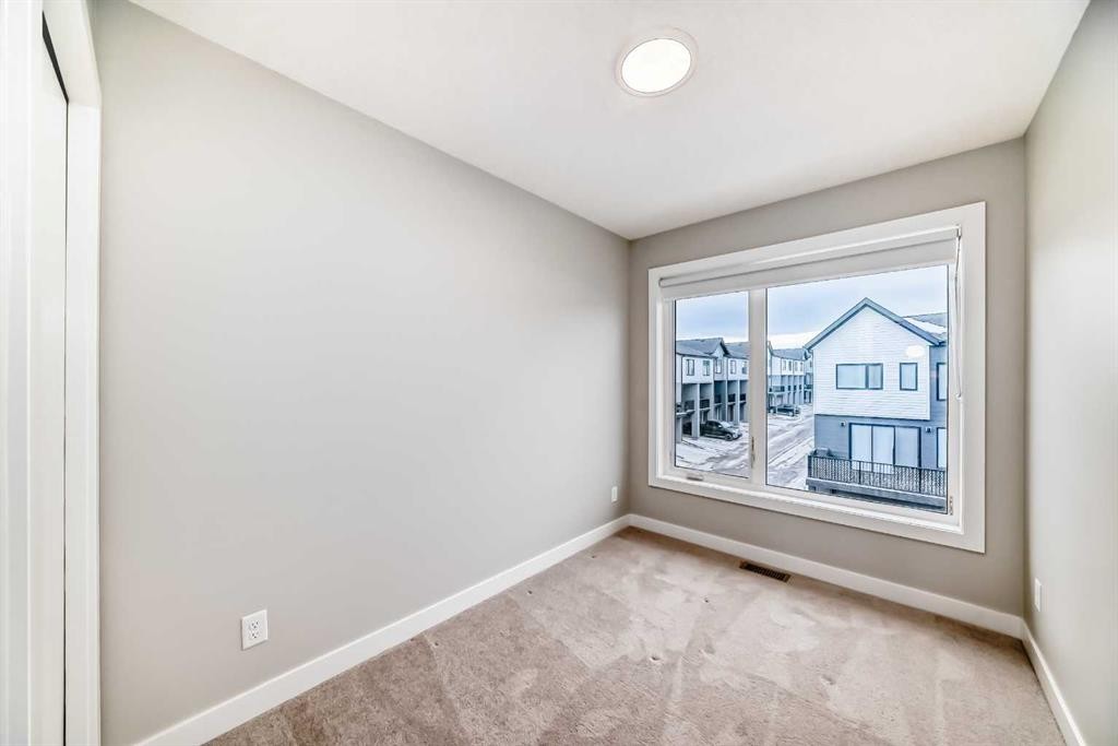 112 Evanscrest Square Nw, Calgary, AB - Indoor Photo Showing Other Room