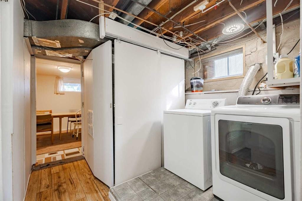 6507 34 Avenue Nw, Calgary, AB - Indoor Photo Showing Laundry Room