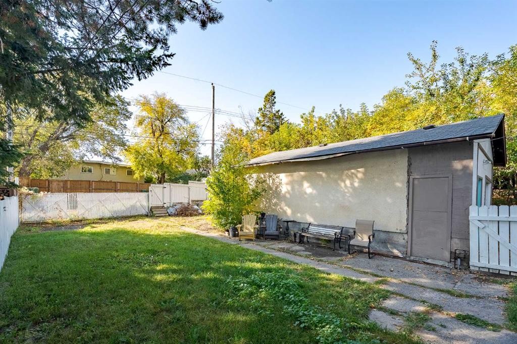 6507 34 Avenue Nw, Calgary, AB - Outdoor