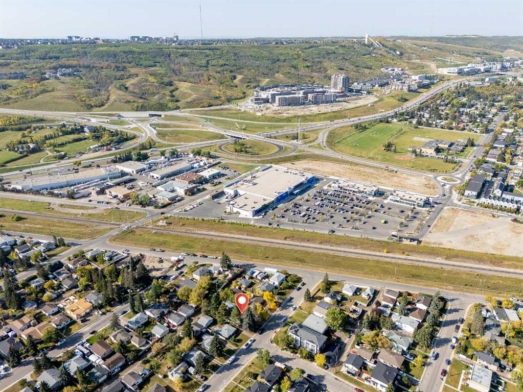 6507 34 Avenue Nw, Calgary, AB - Outdoor With View