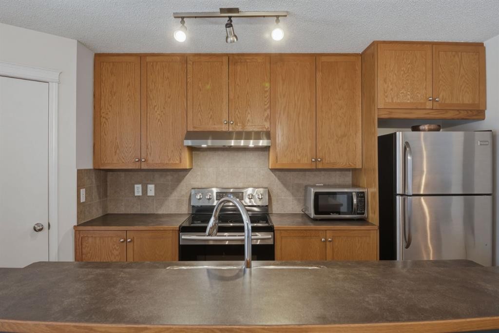 59 Prestwick Bay Se, Calgary, AB - Indoor Photo Showing Kitchen With Double Sink