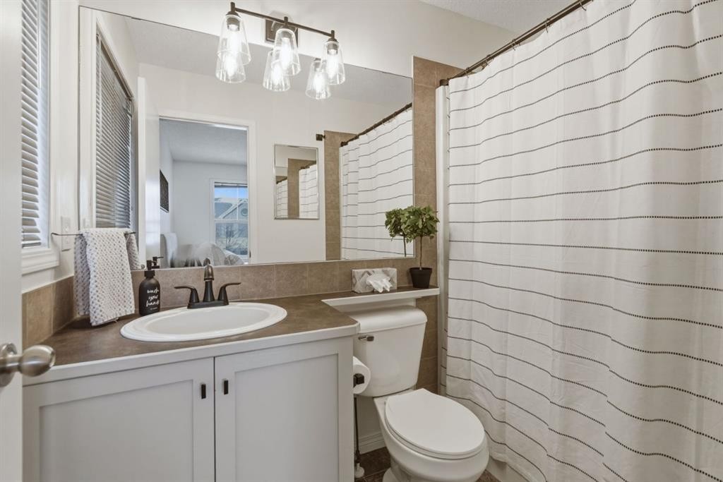 59 Prestwick Bay Se, Calgary, AB - Indoor Photo Showing Bathroom