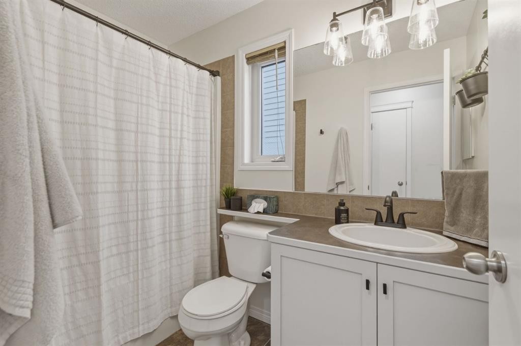 59 Prestwick Bay Se, Calgary, AB - Indoor Photo Showing Bathroom