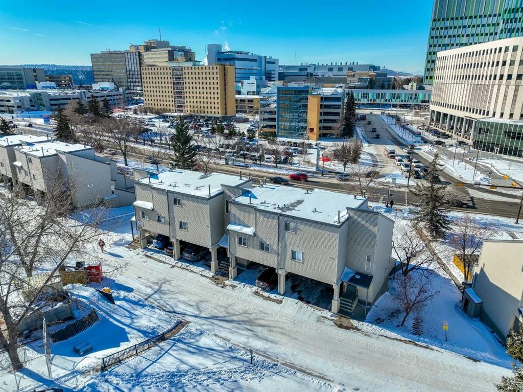 1104-1540 29 Street Nw, Calgary, AB - Outdoor With View